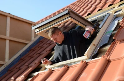 Pose de fenêtres de toit Velux dans le Doubs